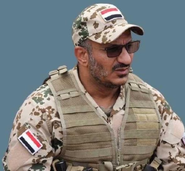 نائب رئيس مجلس القيادة الرئاسي طارق صالح يعزي في وفاة شقيق الرئيس علي سالم البيض