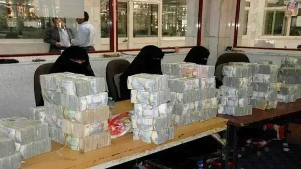 انهيار جنوني متسارع للريال اليمني أمام العملات الأجنبية صباح اليوم