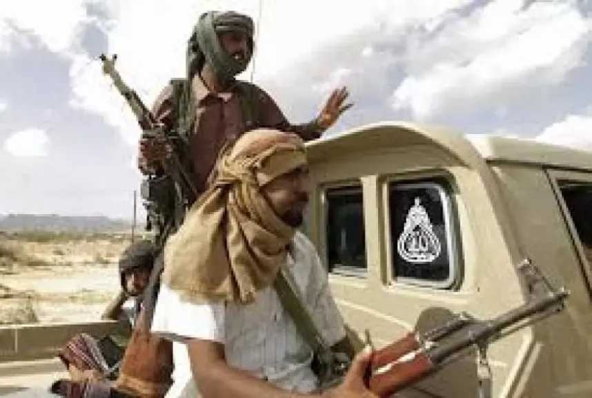 اندلاع معركة قبلية عنيفة في مديرية حطيب بشبوة واستخدام الأسلحة الثقيلة يتسبب بنزوح عشرات السكان