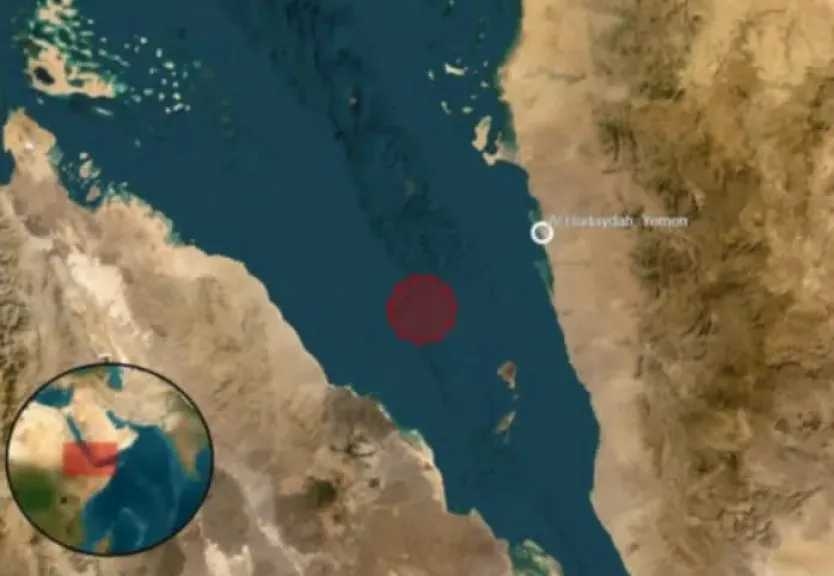 عاجل: هجوم مسلح على سفينة تجارية قرب سواحل الحديدة يعيد التوتر إلى البحر الأحمر