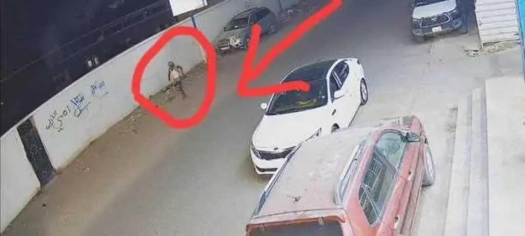 شاب عدنّي يعيش في قلق بعد سرقة سيارته وتباطؤ الأمن في القبض على الجاني رغم توفر الأدلة