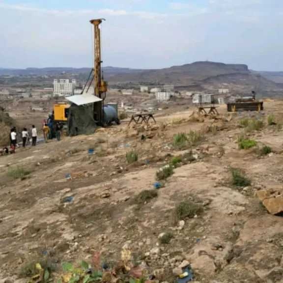 بناء دمت يعجزون عن إيقاف حفار حوثي يهدد 'حرضة دمت'.. ومطالب بتدخل عاجل