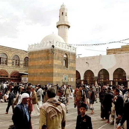مآذن المساجد تتحول إلى مصادر دخل.. الحوثي يتاجر بحرمة بيوت الله