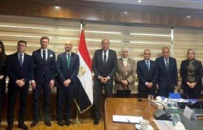 تقارير مصرية : وزير الطيران المدنى يلتقى وفد المنظمة الدولية للهجرة لبحث أوجه التعاون