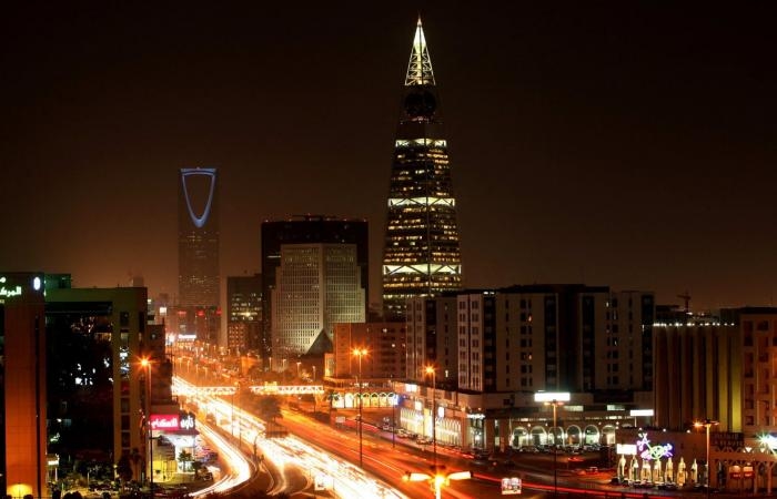 أخبار العالم : السعودية.. توضيح بعد ضجة ظهور بقعة وردية بالسماء وتكهن أنها "صاروخ باليستي لحظة اعتراضه"