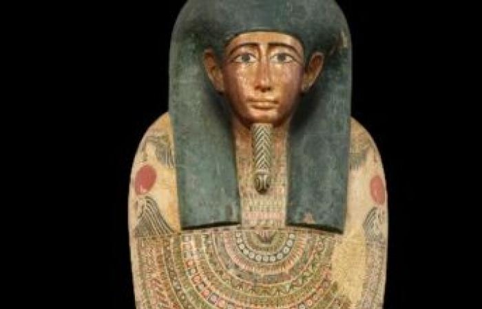 ثقافة : بيع تابوت خشبى مصرى متعدد الألوان فى مزاد عالمى بـ302 ألف جنيه إسترلينى