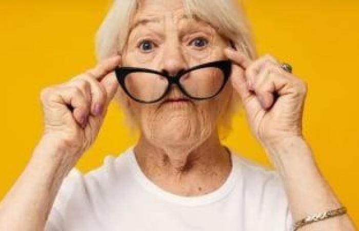 صحة وطب : كيف يؤدي الإجهاد الرقمي إلى جفاف العين