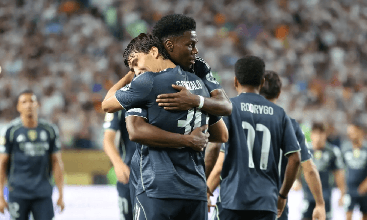 ريال مدريد يرفض عرضًا مغريًا من مانشستر يونايتد