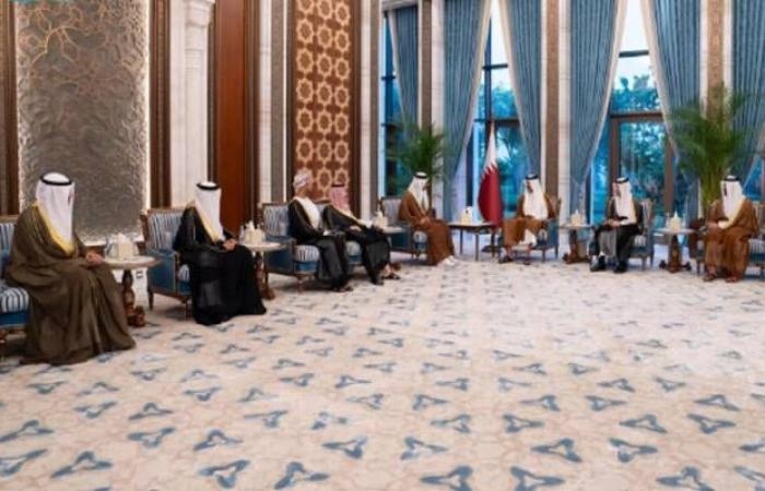 أمير قطر يستقبل وزراء خارجية دول الخليج وسط إدانات للعدوان الإيراني