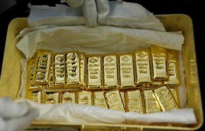 الذهب يهوي 2% وسط هدوء التوترات السياسية واتفاق تجاري أمريكي صيني