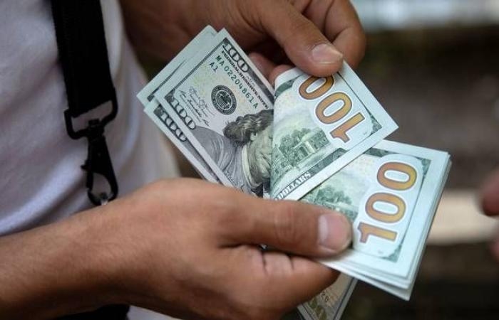 عضو بالمركزي الأوروبي: اليورو ليس مستعدًا بعد ليحل محل الدولار
