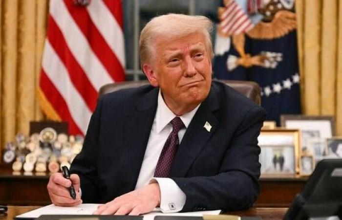 ترامب يفرض رسومًا جمركية تصل لـ40% على 5 دول ويؤجل الموعد النهائي للتنفيذ