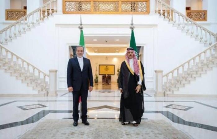 فيصل بن فرحان يبحث مع نظيره الإيراني ملف الأمن الإقليمي والتعاون الثنائي