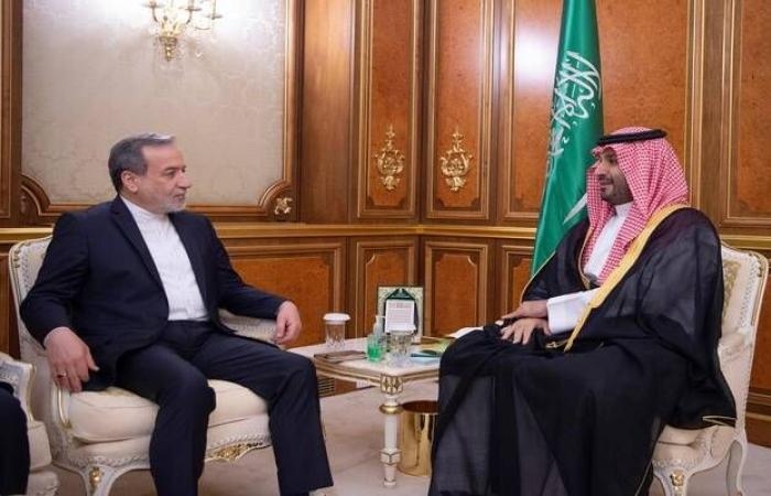 ولي العهد يلتقي وزير خارجية إيران ويؤكد دعم المملكة للحوار والاستقرار الإقليمي