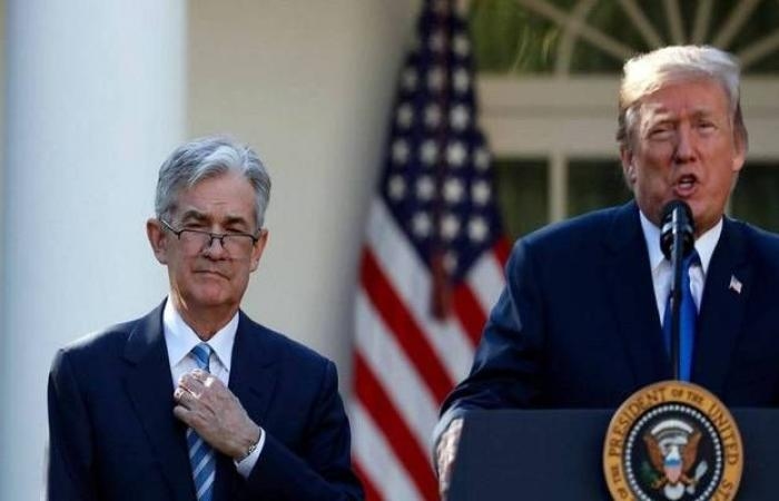 الرئيس الأمريكي يستبعد إقالة رئيس الفيدرالي ويواصل انتقاد سياساته
