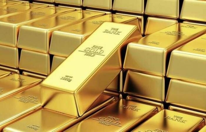 الذهب يختتم الأسبوع بمكاسب ويسجل 3371 دولاراً للأوقية