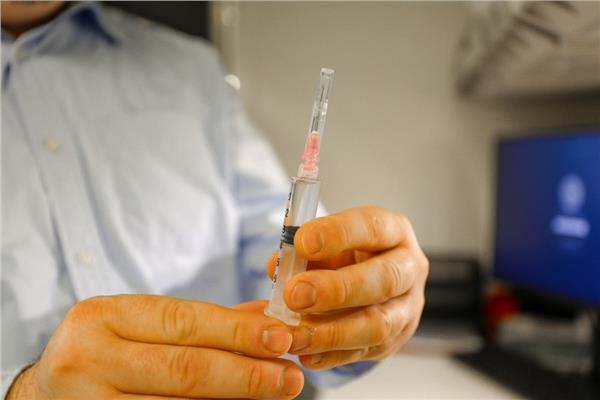 يُعطى مرتين سنويًا.. FDA توافق على لقاح للوقاية من الإصابة بالإيدز