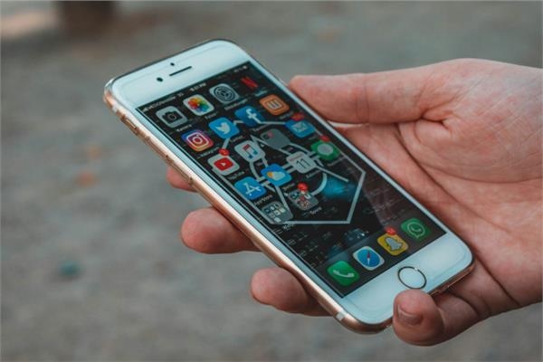 تطبيقات تسرق صورك وتهدد بابتزازك