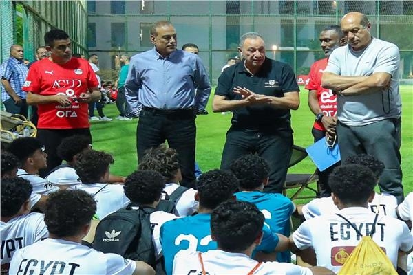 الخطيب يؤازر منتخب 17 سنة