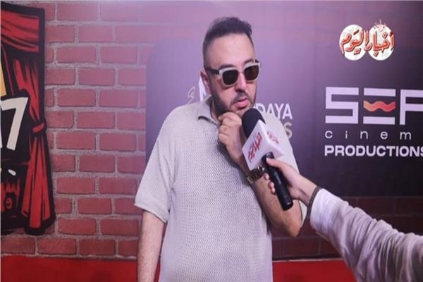فيلم جديد ومسرحية في الطريق.. عمرو عبد العزيز يكشف التفاصيل