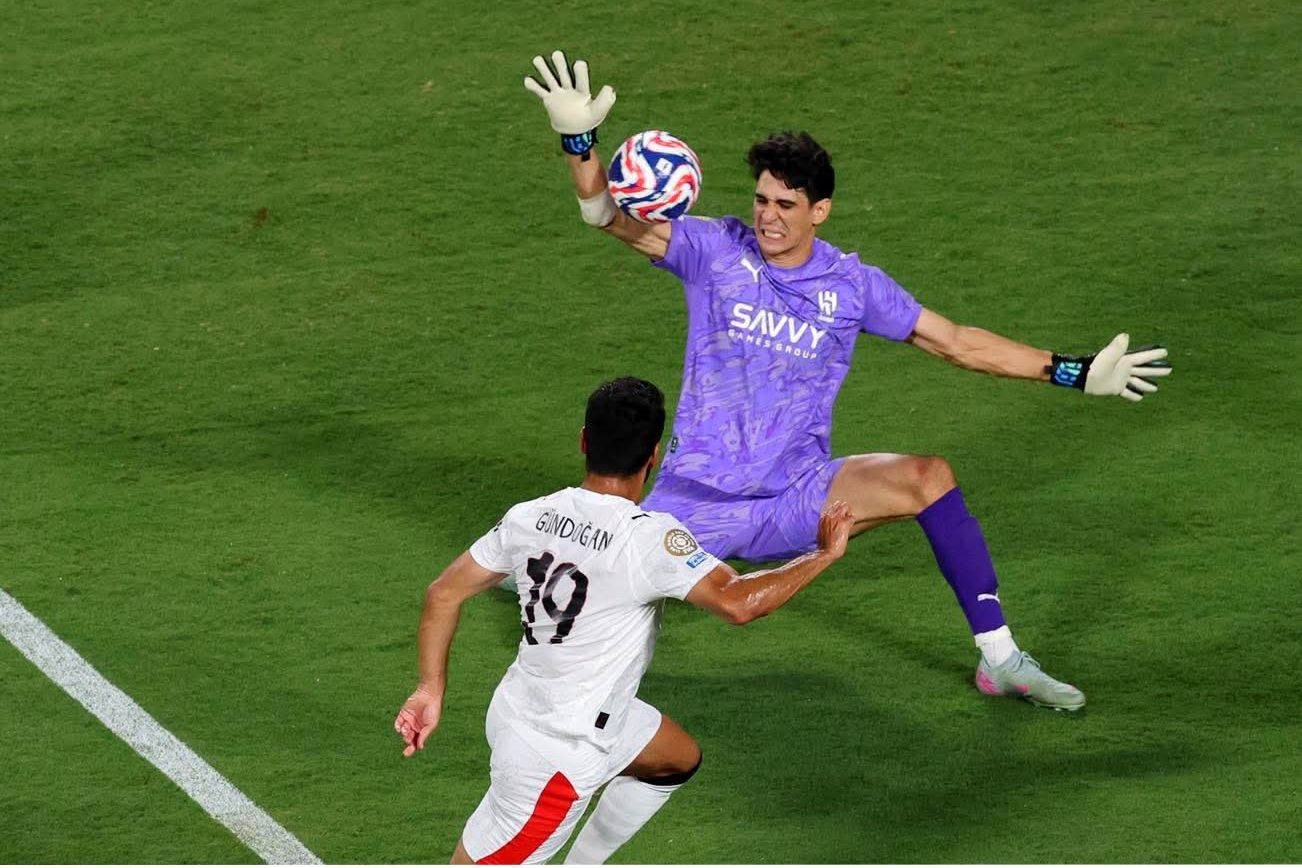 بونو..القفاز الذهبي الذي قاد الهلال للمجد العالمي