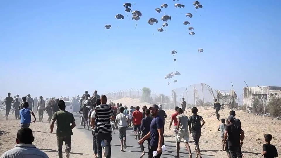 الإمارات: سنستأنف عمليات الإسقاط الجوي للمساعدات لغزة على الفور