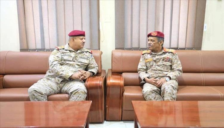القيادات العسكرية بالمنطقتين الأولى والثانية تتصدى لتطورات أمنية خطيرة في المهرة