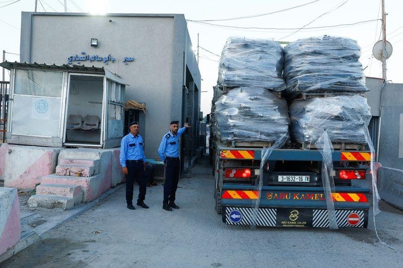 مدير الأغذية العالمي بمصر: لدينا مئات الشاحنات جاهزة لدخول غزة فور فتح المعابر