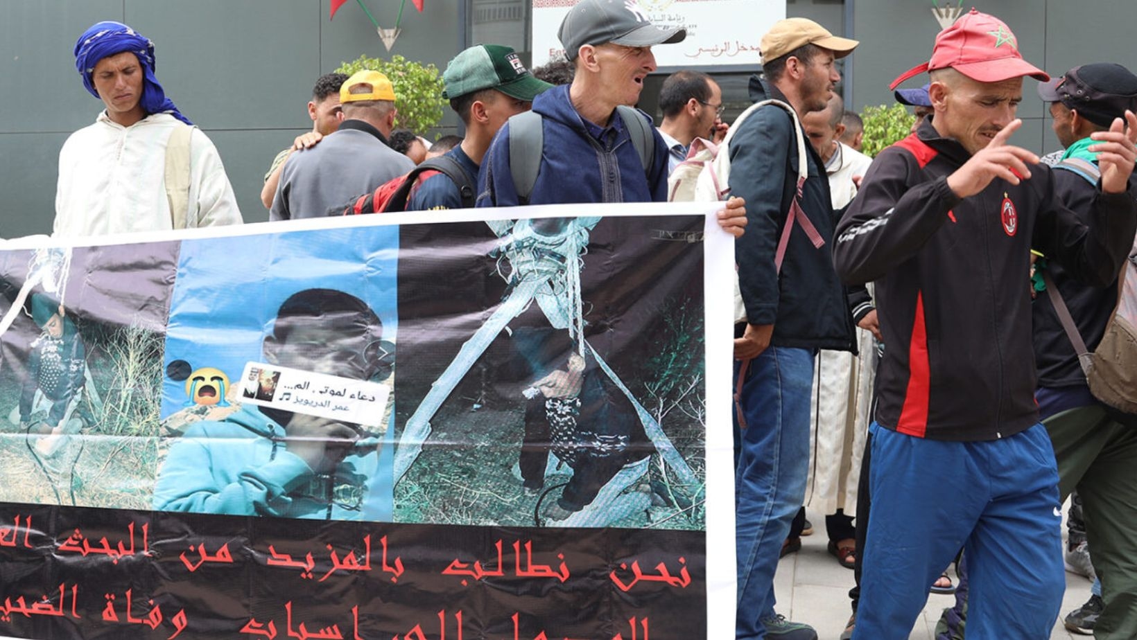 من أمام رئاسة النيابة العامة.. عائلة الطفل محمد تطالب بالعدالة والكشف عن ملابسات وفاة ابنها