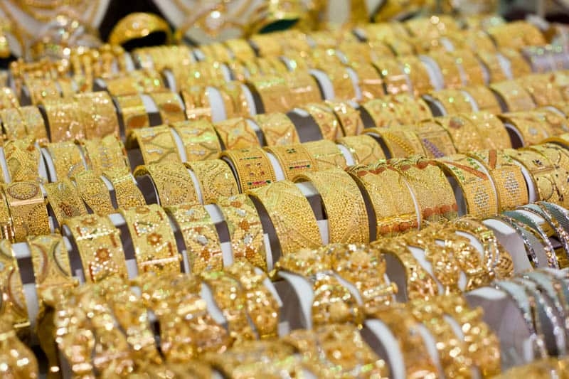 أسعار الذهب تتراجع متأثرة بالتقدم في عدد من الاتفاقات التجارية