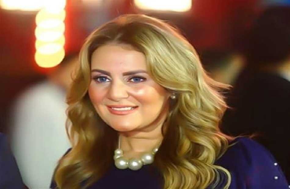 رانيا محمود ياسين تعلق على أزمة أنغام وشيرين