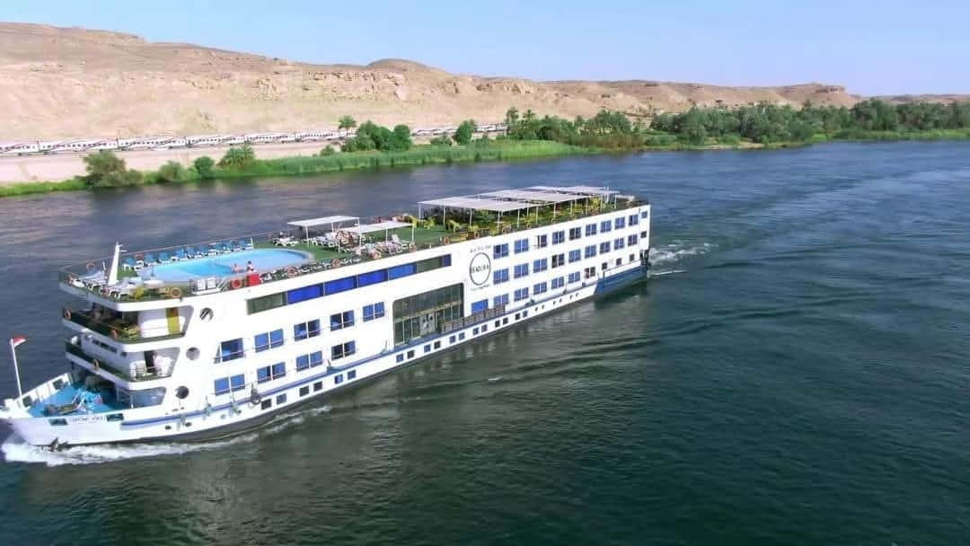 وزير السياحة يبحث تطوير السياحة النيلية مع أحدى الشركات الصينية