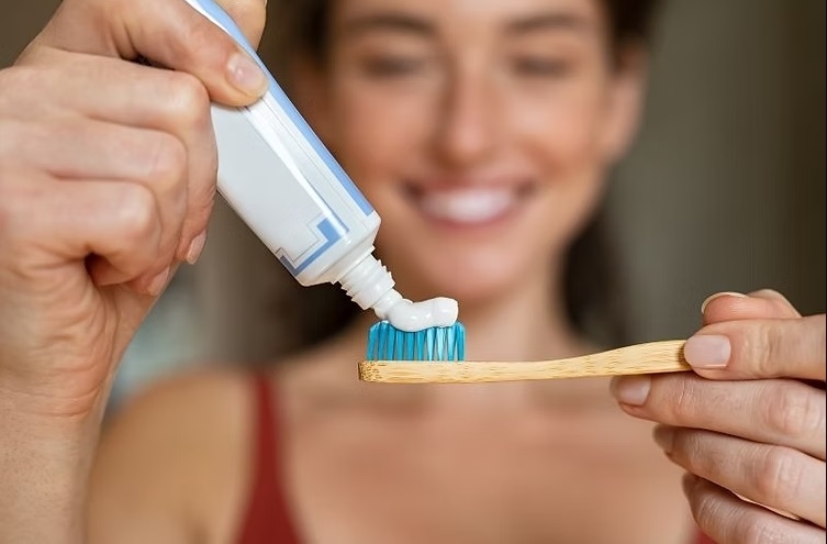 المفاتيح المثالية لصحة الفم وكيفية اختيار معجون الأسنان المناسب