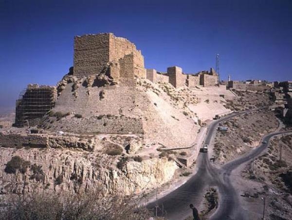 دعوات لتعزيز العمل التطوعي في الكرك