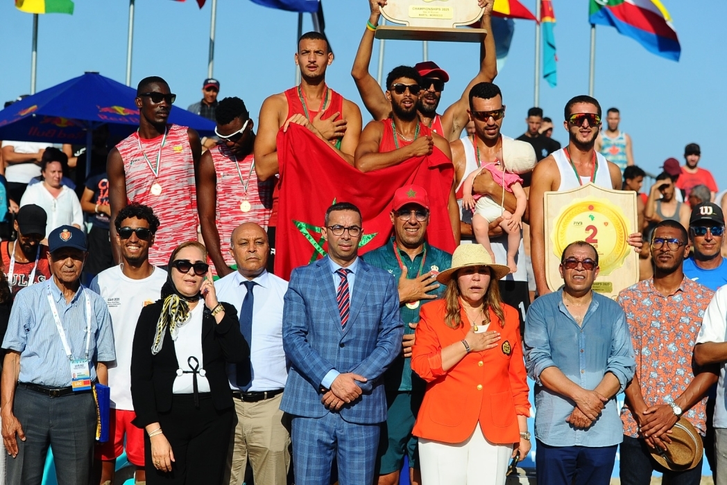 المغرب يهيمن على البطولة الإفريقية للكرة الطائرة الشاطئية بتتويجه في فئتي الرجال والسيدات
