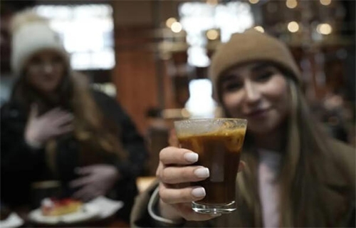 شرب القهوة يضمن شيخوخة صحيّة للنساء!