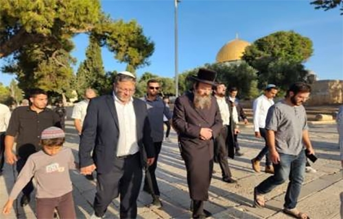 بن غفير يسمح للمستوطنين بالرقص والغناء أثناء اقتحام المسجد الأقصى