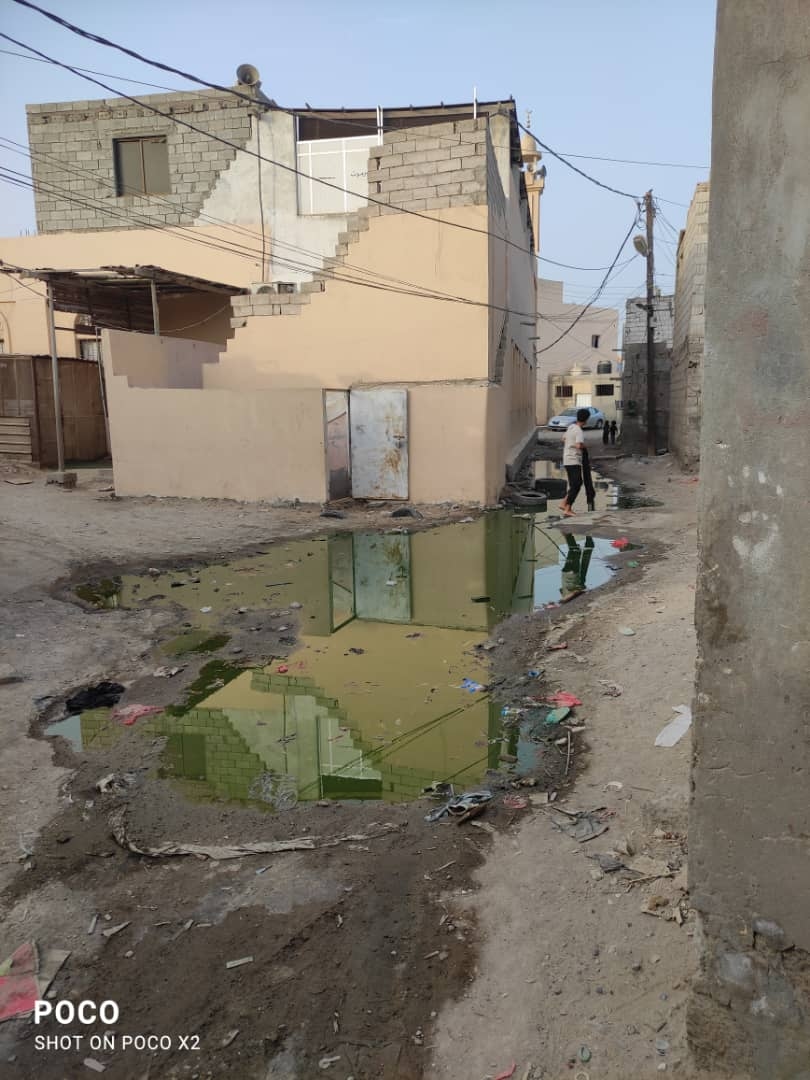 مياه الصرف الصحي تُحاصر منازل حي عبدالقوي والأهالي يناشدون