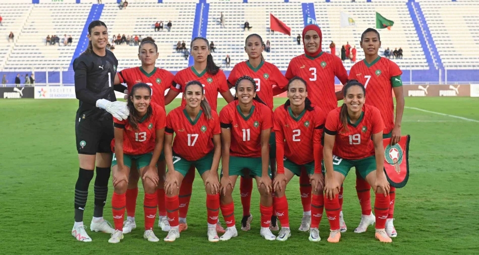 المنتخب الوطني النسوي لكرة القدم يجري مباراة ودية أمام نظيره التنزاني