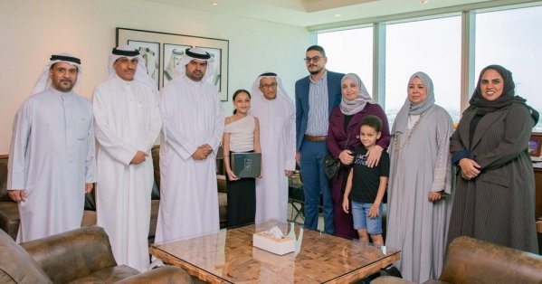 سمو الشيخ عيسى بن علي يسلّم 7 مضخات أنسولين لأطفال مرضى السكري