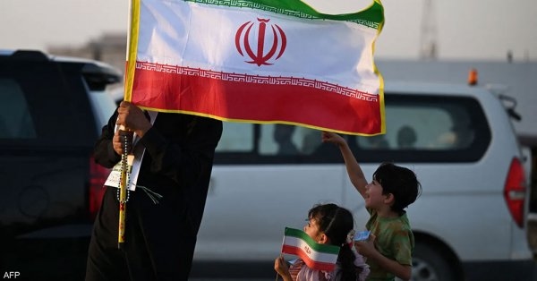 عبر واتساب.. الموساد يعرض خدمة "غريبة" على الإيرانيين