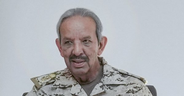 القائد العام لقوة دفاع ‏البحرين يجتمع مع عدد من كبار الضباط بقوة دفاع ‏البحرين