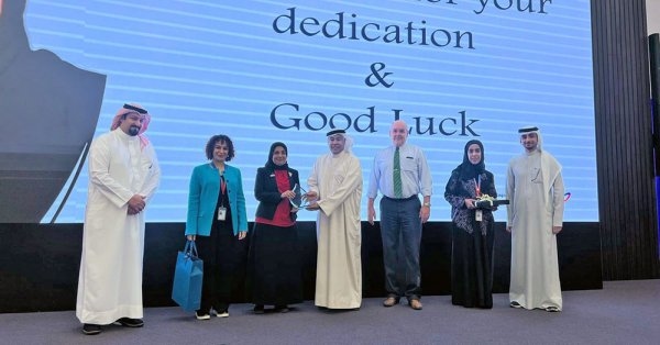 بعد 36 عامًا من العطاء.. تقاعد أول مهندسة في حقل البحرين