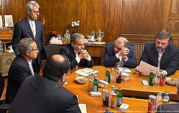 طهران تؤكد عدم التنازل عن التخصيب.. وواشنطن: استئناف «المحادثات النووية» قريباً