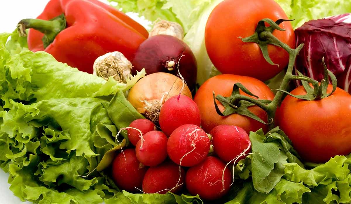 انخفاض الطماطم ..أسعار الخضروات والفاكهة اليوم الأحد 22-6-2025