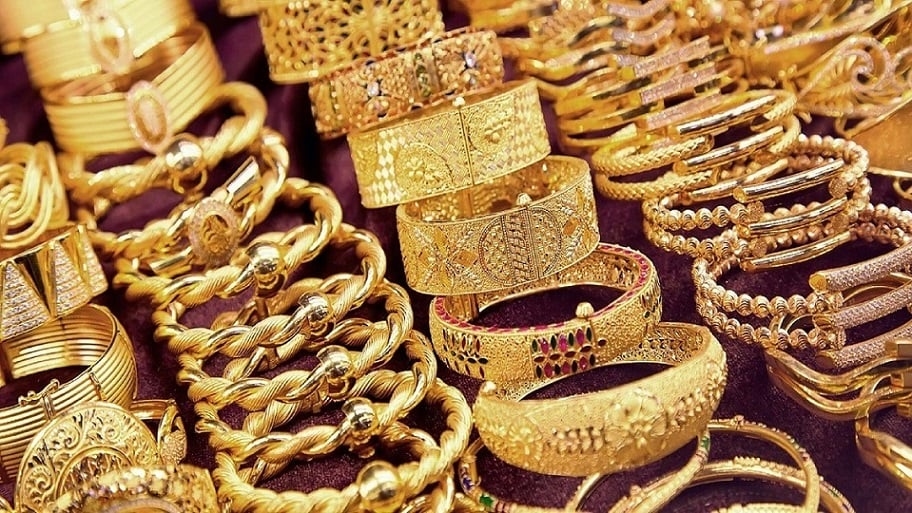 أسعار الذهب في مصر تواصل النزيف بعد وقف الحرب.. عيار 21 يخسر 145 جنيهًا