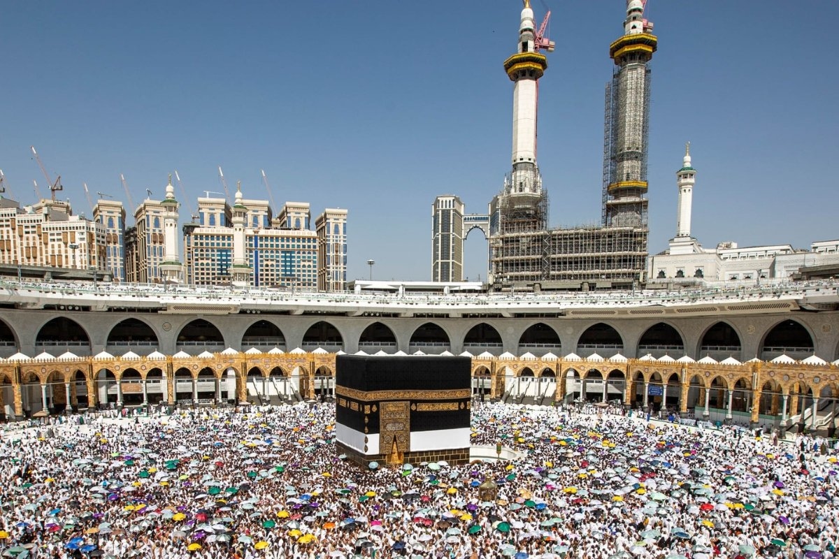 السماء فوق الكعبة محمية.. تعرف على السر الذي حيّر العالم!