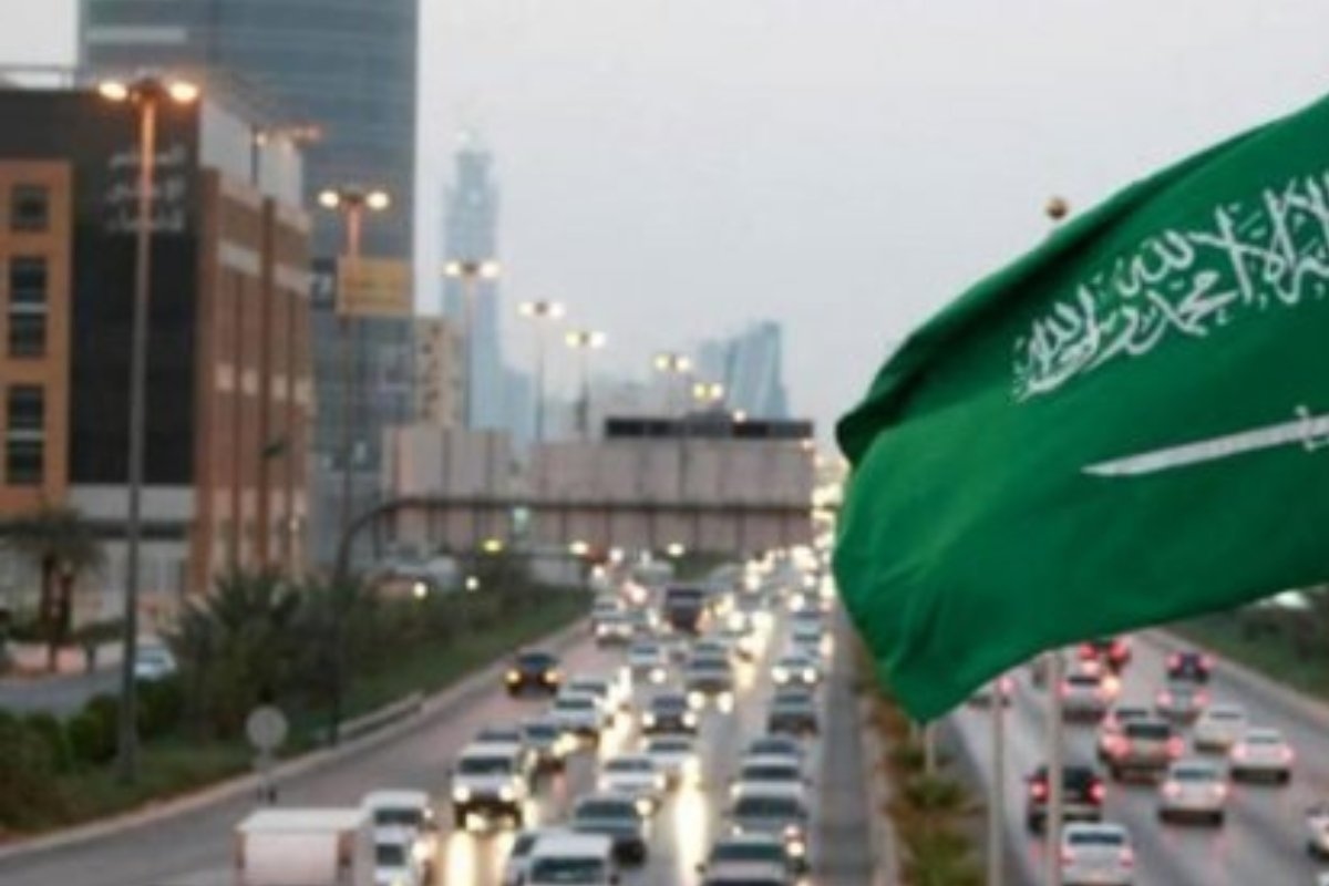 قرارات توطين جديدة تقلب موازين سوق العمل وتغلق أبواب ثلاث وظائف أمام الوافدين