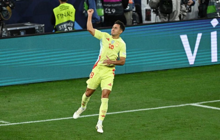 أرسنال يتعاقد مع لاعب الوسط الإسباني زوبيمندي
