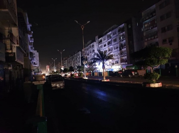 وسط عجز حكومي.. انهيار خدمة الكهرباء في عدن في ظل ارتفاع درجة الحرارة